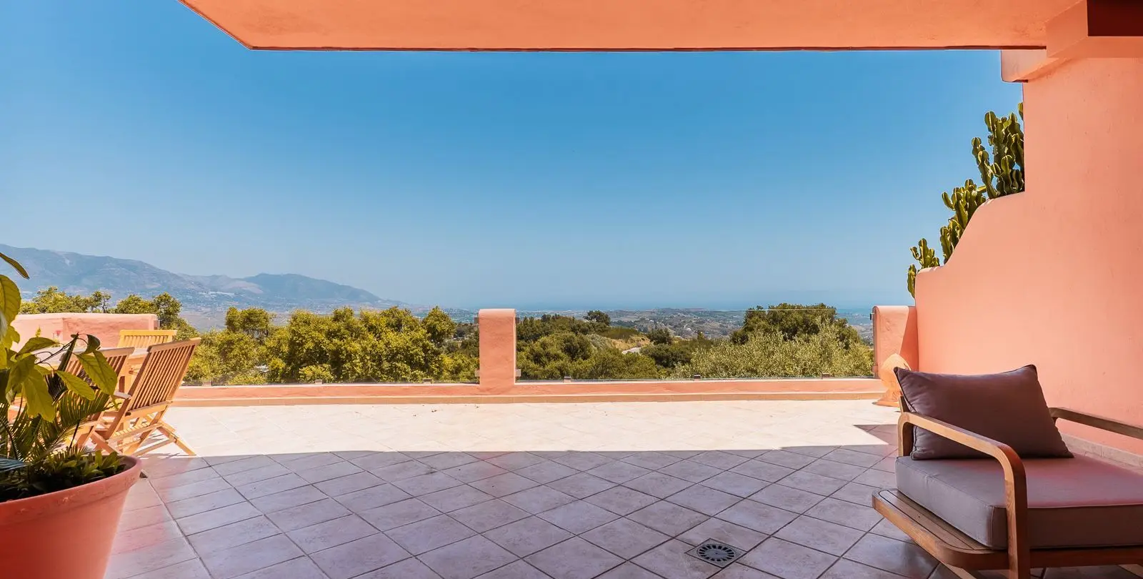 Sale of middle floor apartment in La Mairena 1