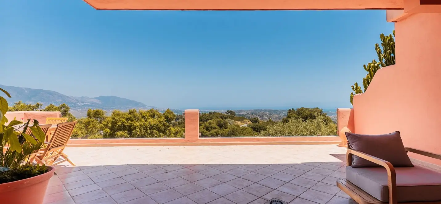 Venta de apartamento en planta media en La Mairena 0