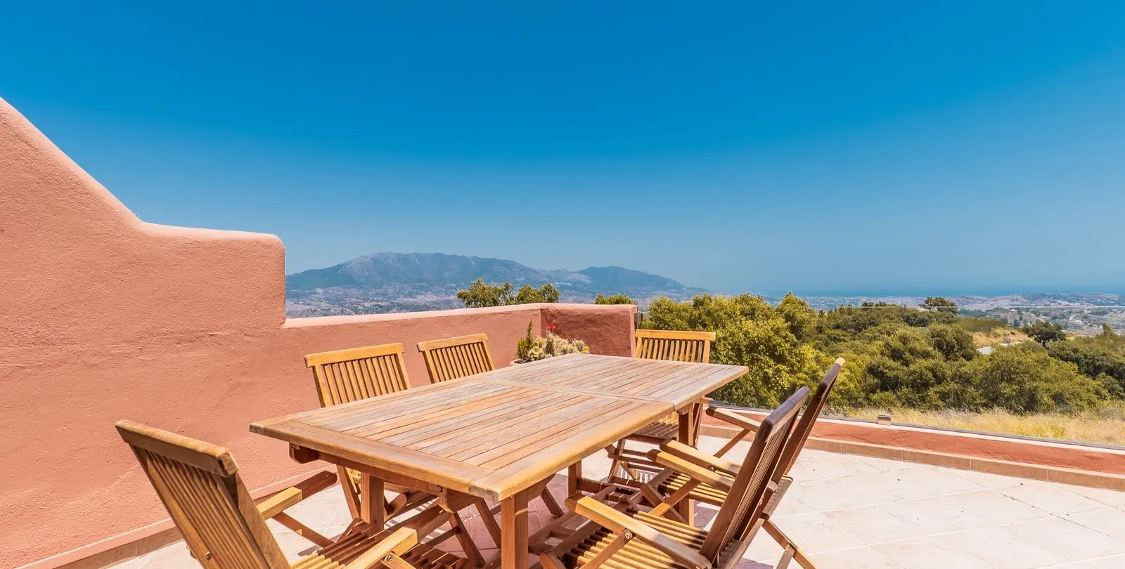 Sale of middle floor apartment in La Mairena 2
