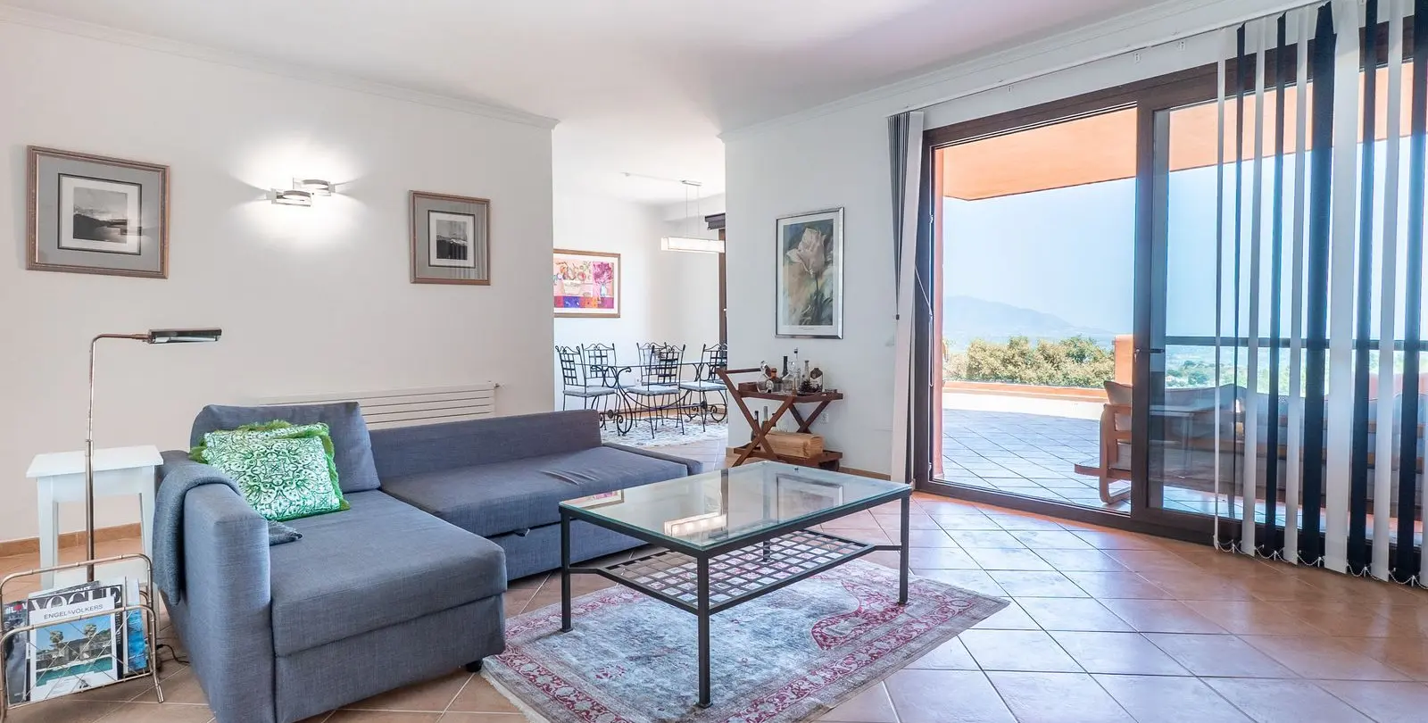 Sale of middle floor apartment in La Mairena 3
