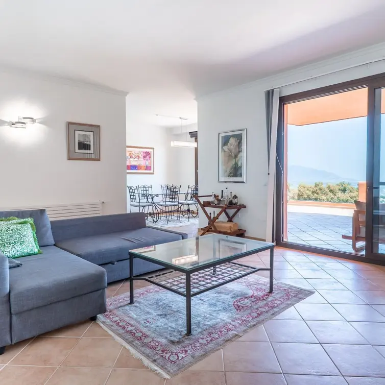 Venta de apartamento en planta media en La Mairena
