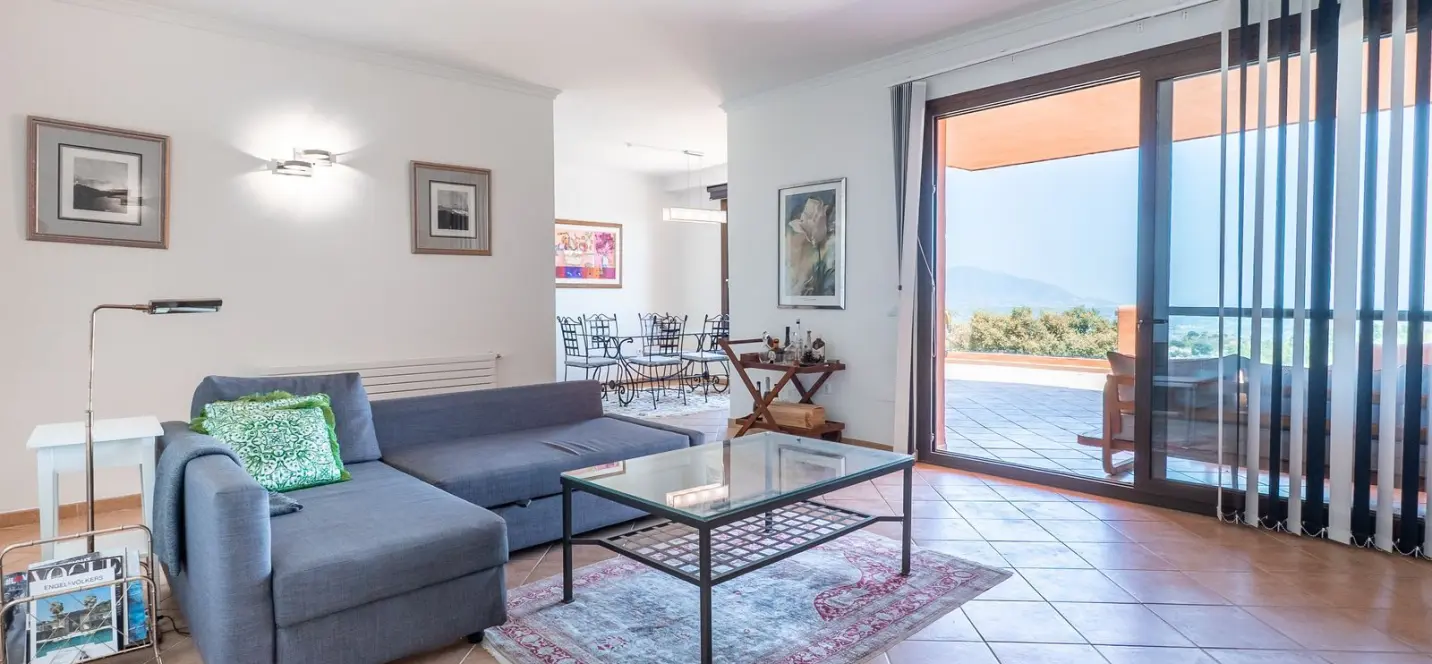 Venta de apartamento en planta media en La Mairena 2