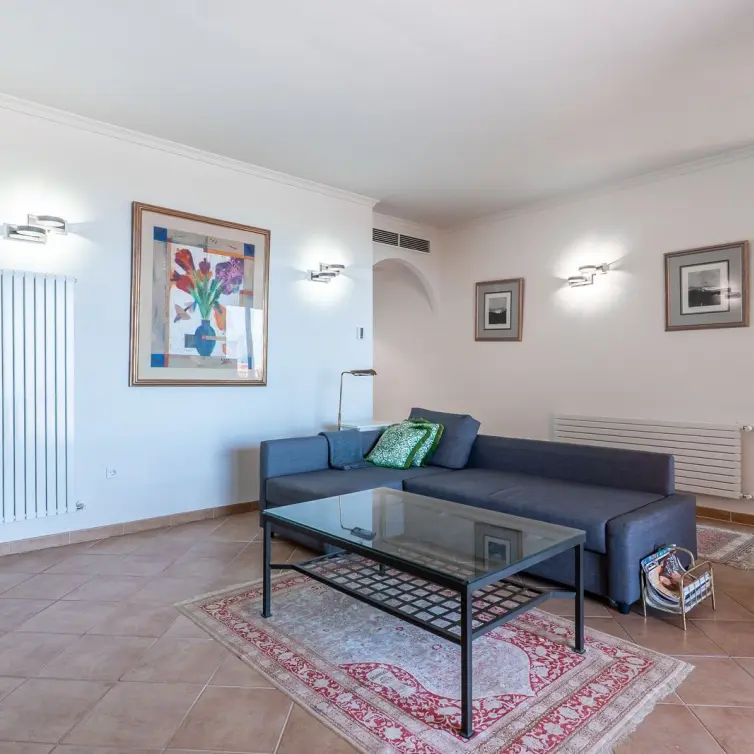 Venta de apartamento en planta media en La Mairena