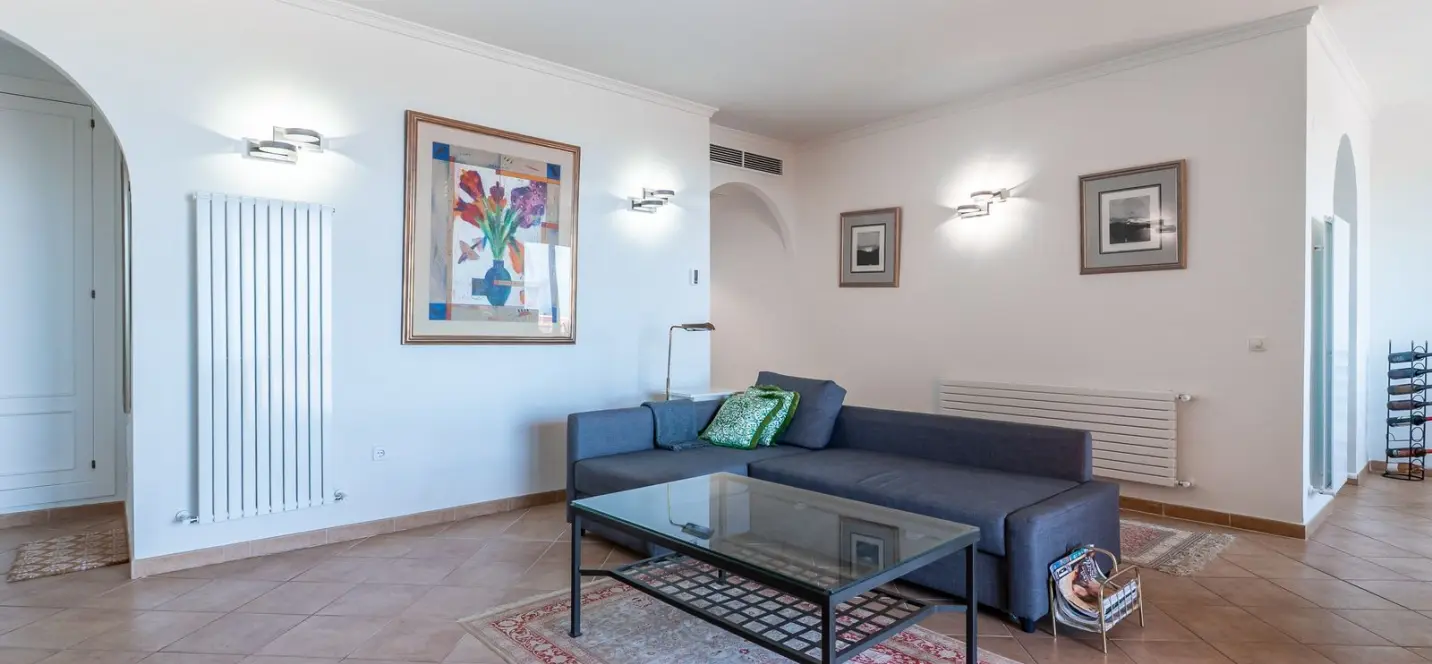 Venta de apartamento en planta media en La Mairena 4