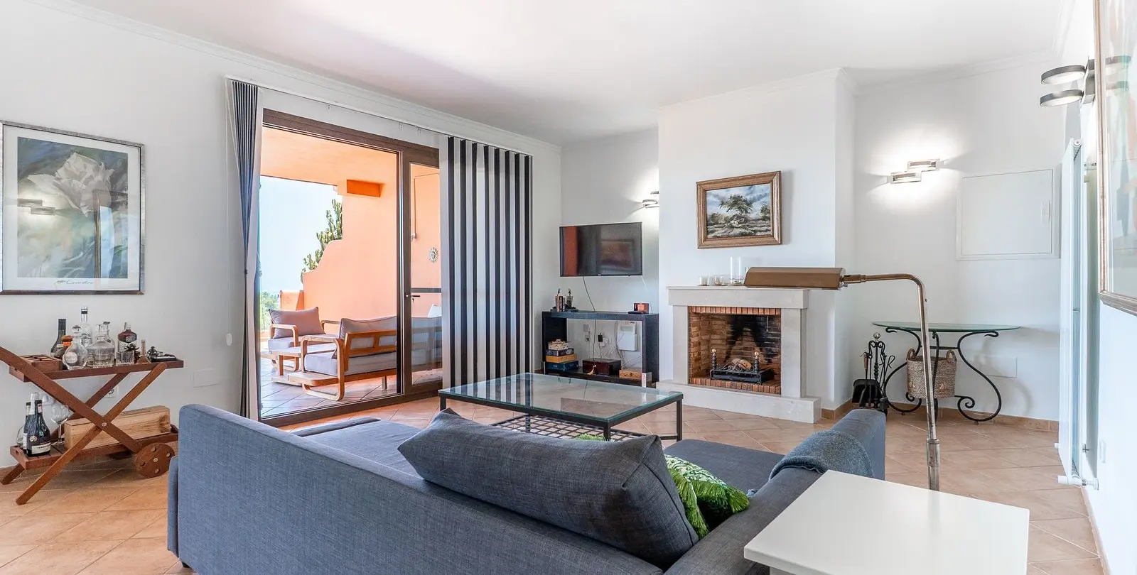 Sale of middle floor apartment in La Mairena 8
