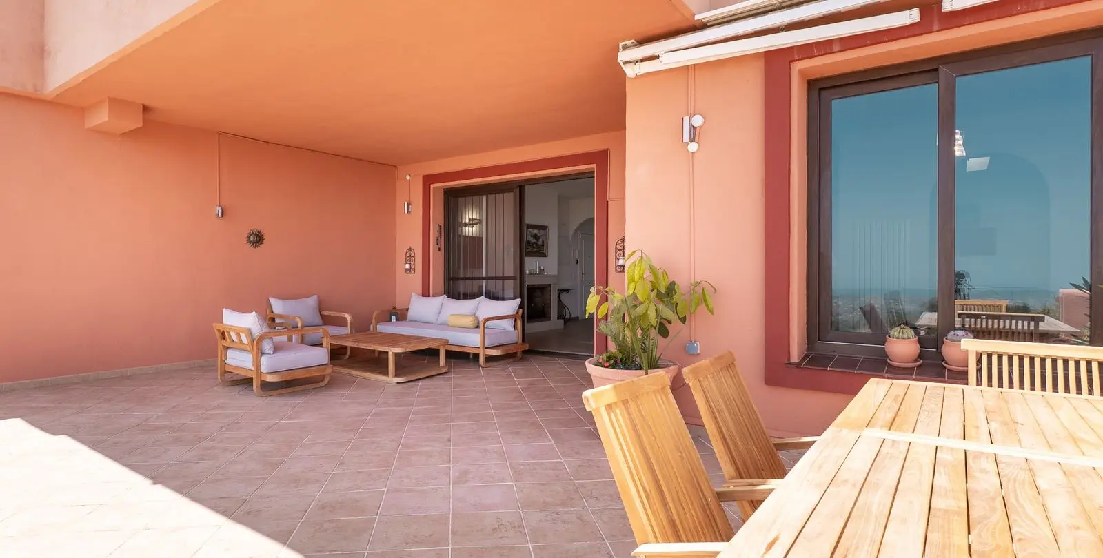 Sale of middle floor apartment in La Mairena 13