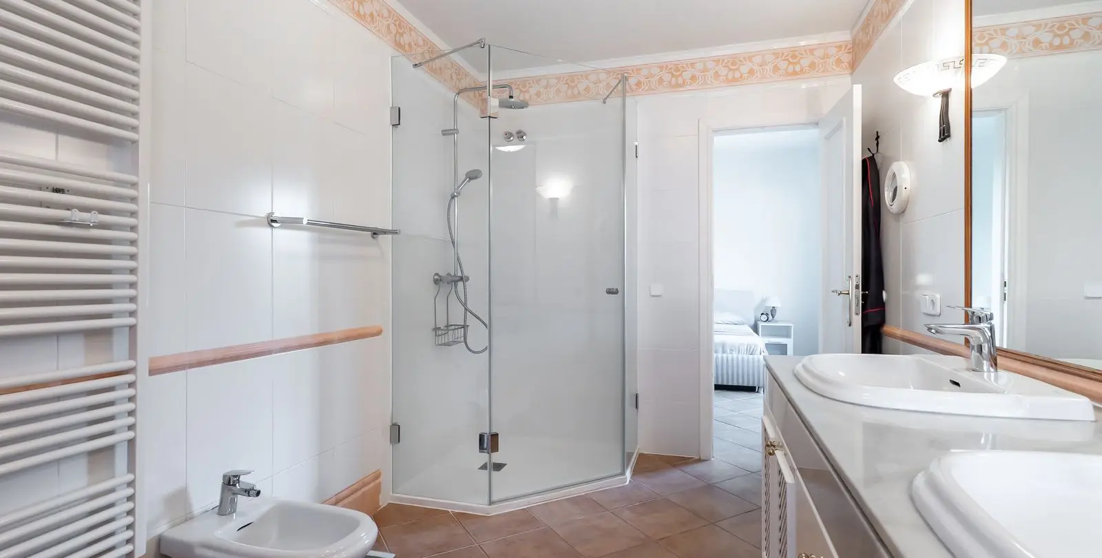 Sale of middle floor apartment in La Mairena 17
