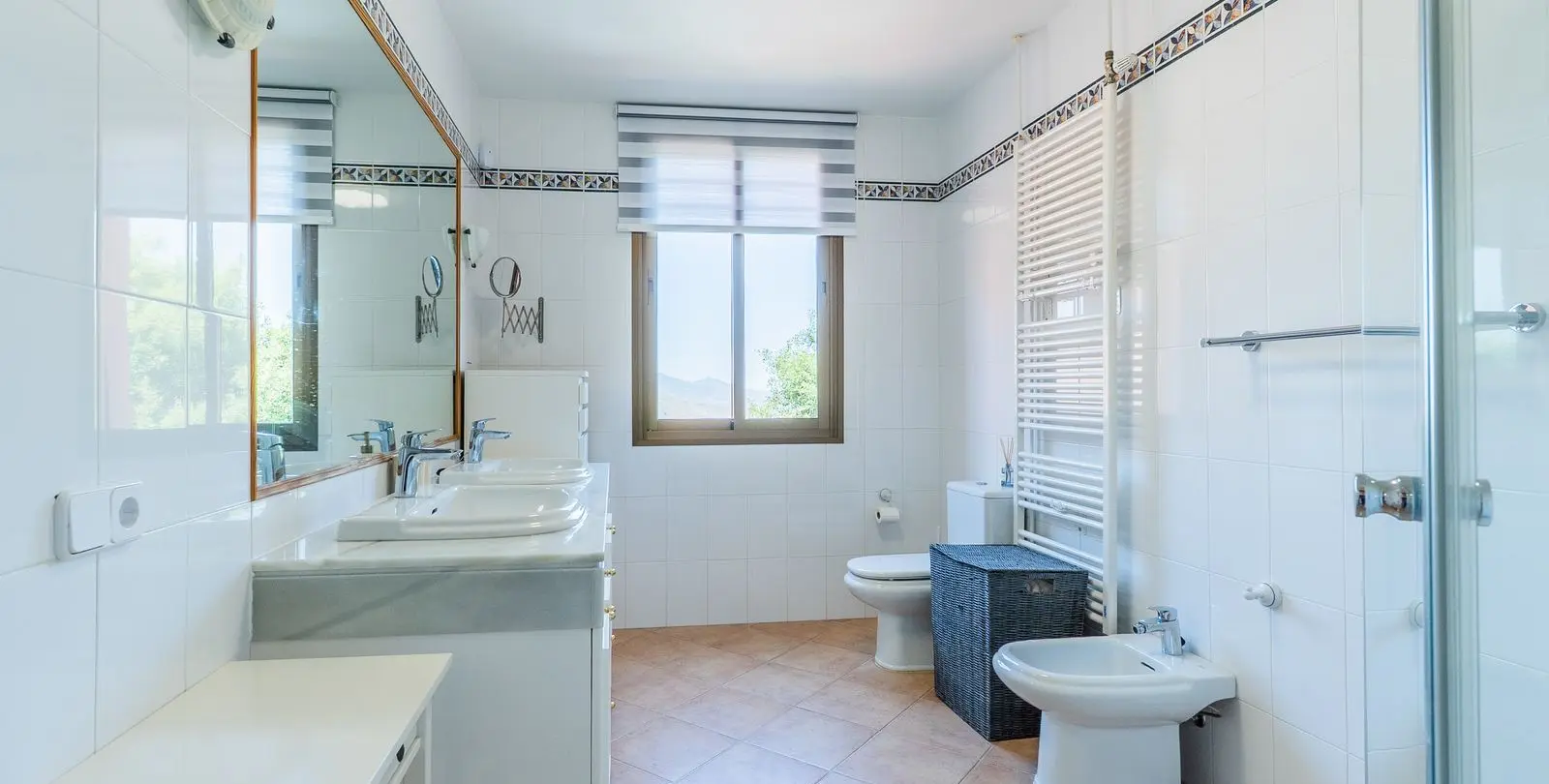 Sale of middle floor apartment in La Mairena 21