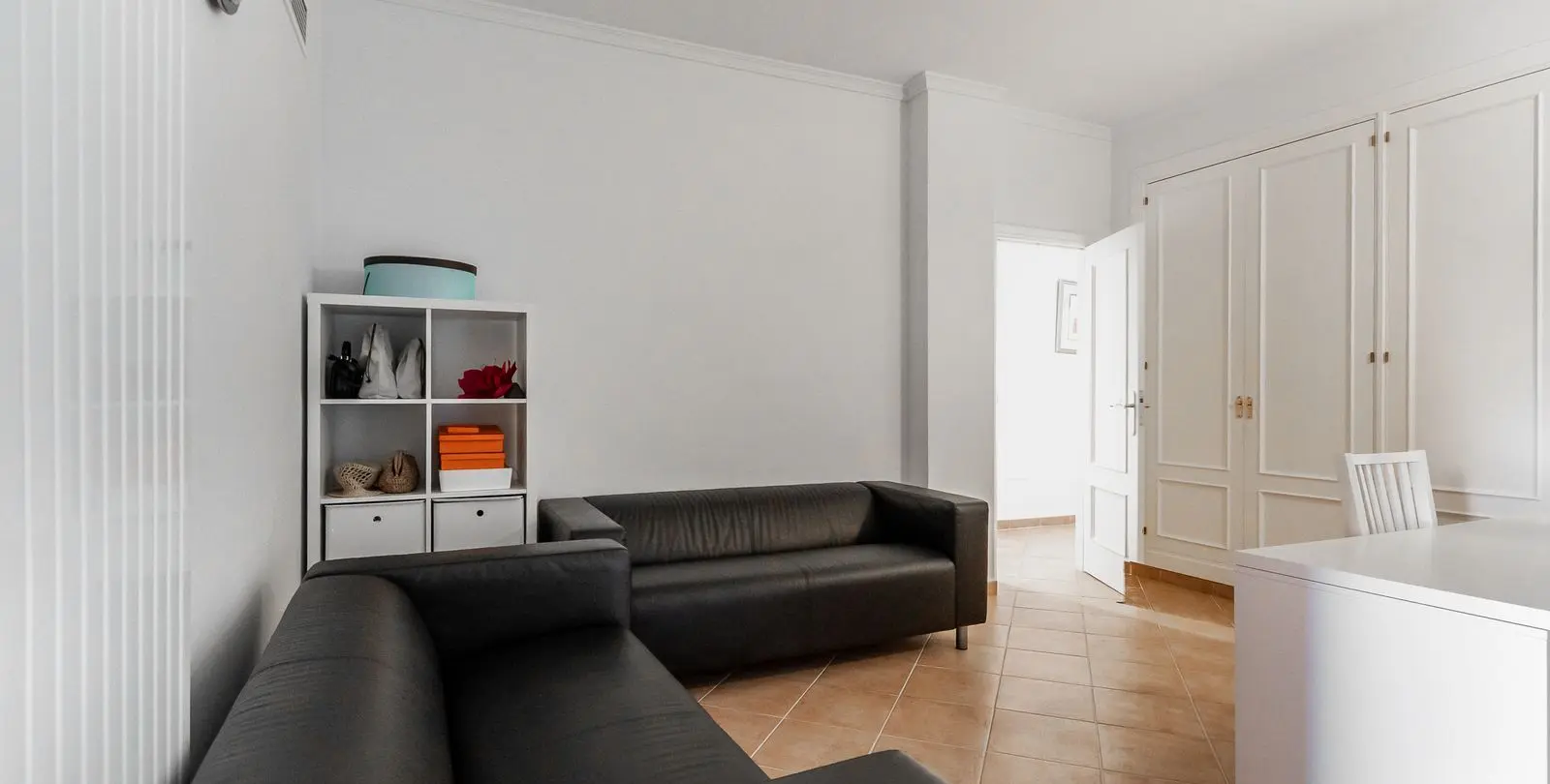 Sale of middle floor apartment in La Mairena 23
