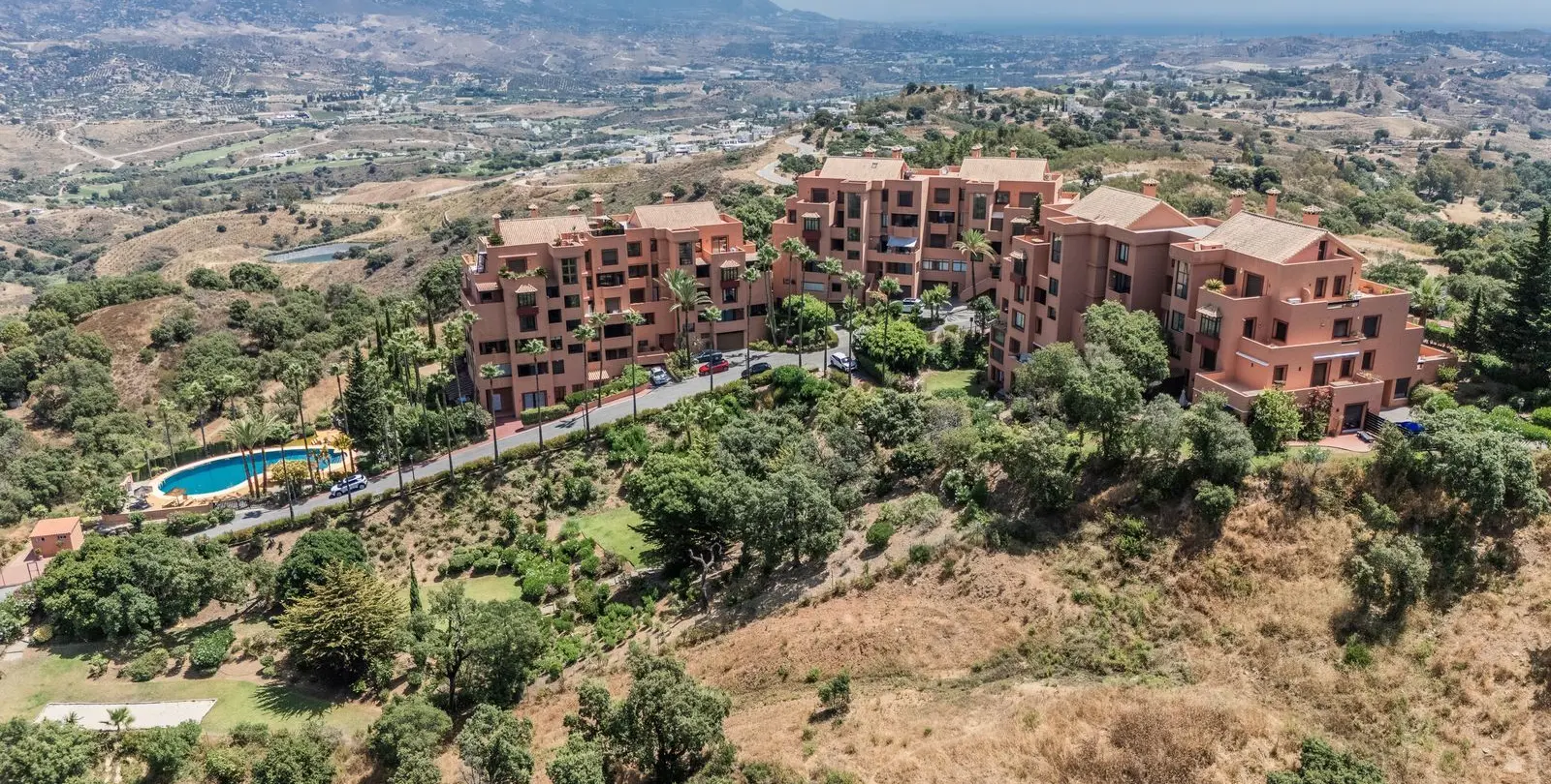 Sale of middle floor apartment in La Mairena 24