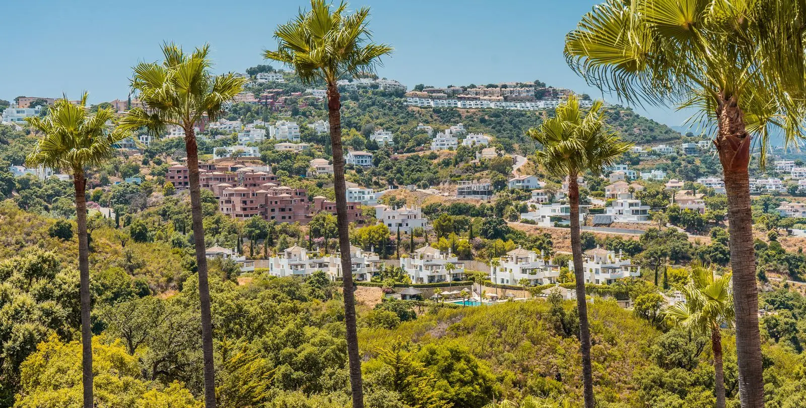 Sale of middle floor apartment in La Mairena 26