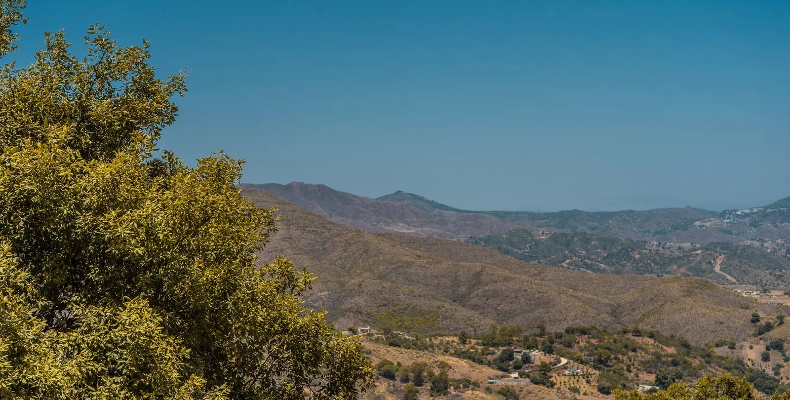 Sale of middle floor apartment in La Mairena 29