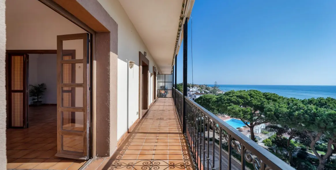 Продажа апартаментов на среднем этаже в Calahonda 1