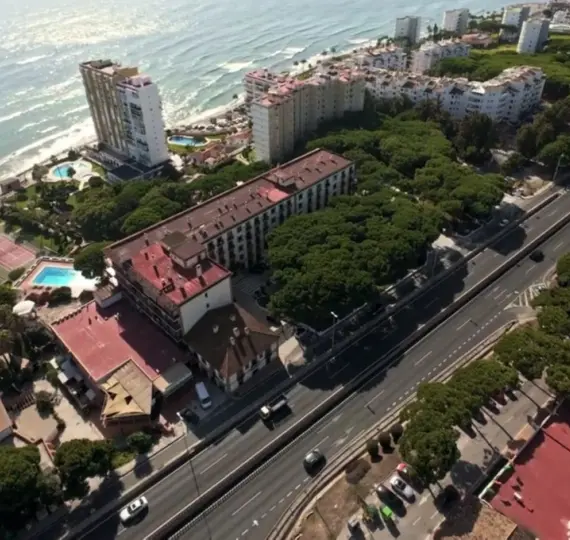 Sale of middle floor apartment in Calahonda