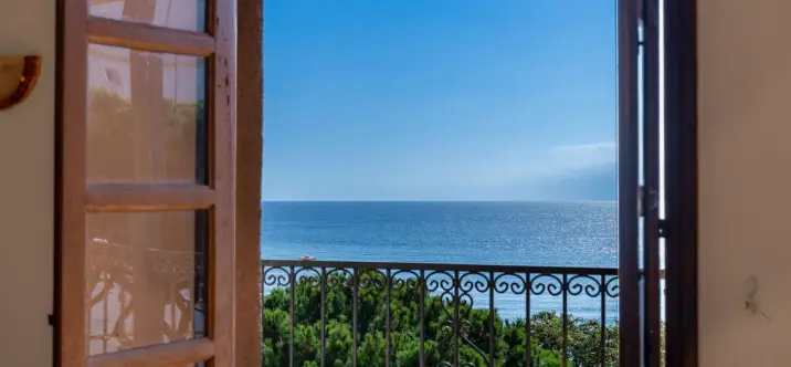 Sale of middle floor apartment in Calahonda 3