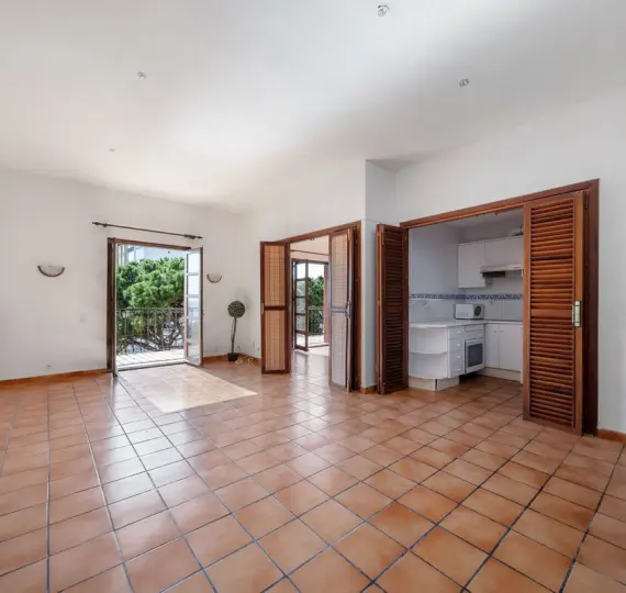 Sale of middle floor apartment in Calahonda