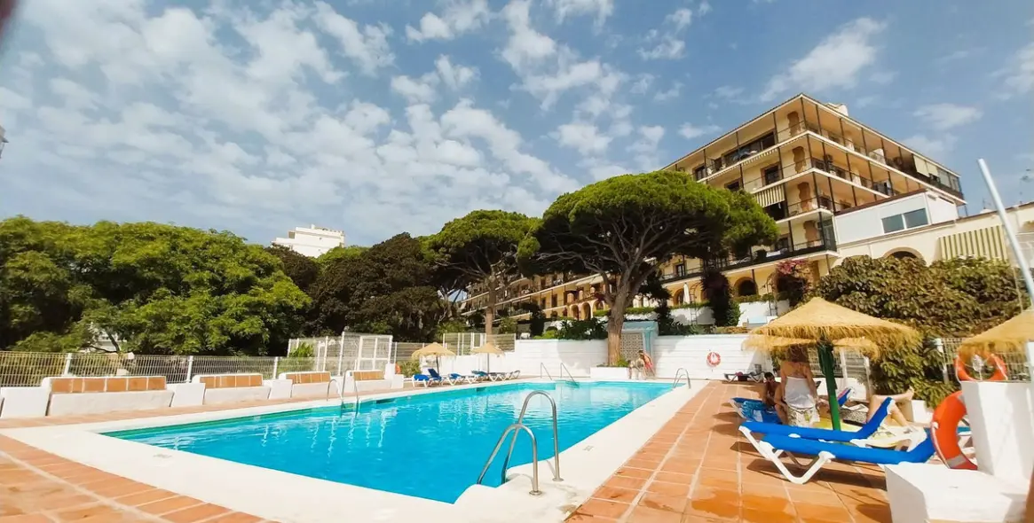 Продажа апартаментов на среднем этаже в Calahonda 14