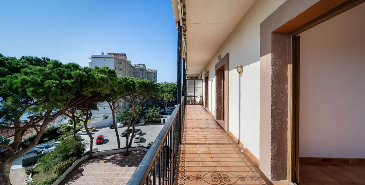 Продажа апартаментов на среднем этаже в Calahonda 15