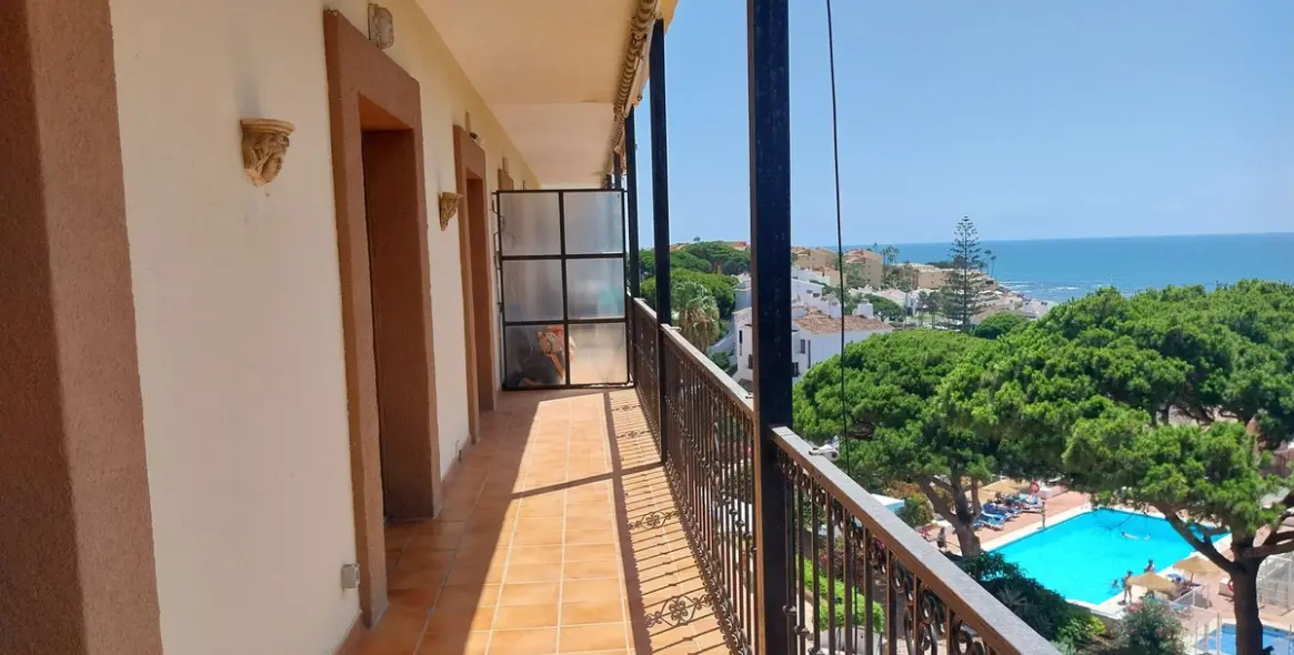 Продажа апартаментов на среднем этаже в Calahonda 17