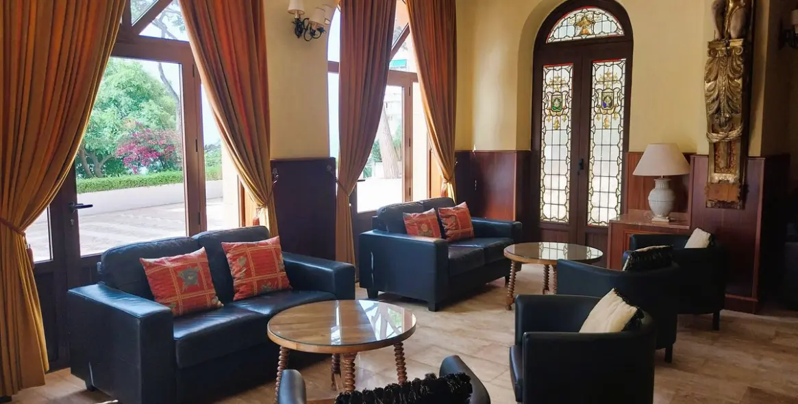 Sale of middle floor apartment in Calahonda 44