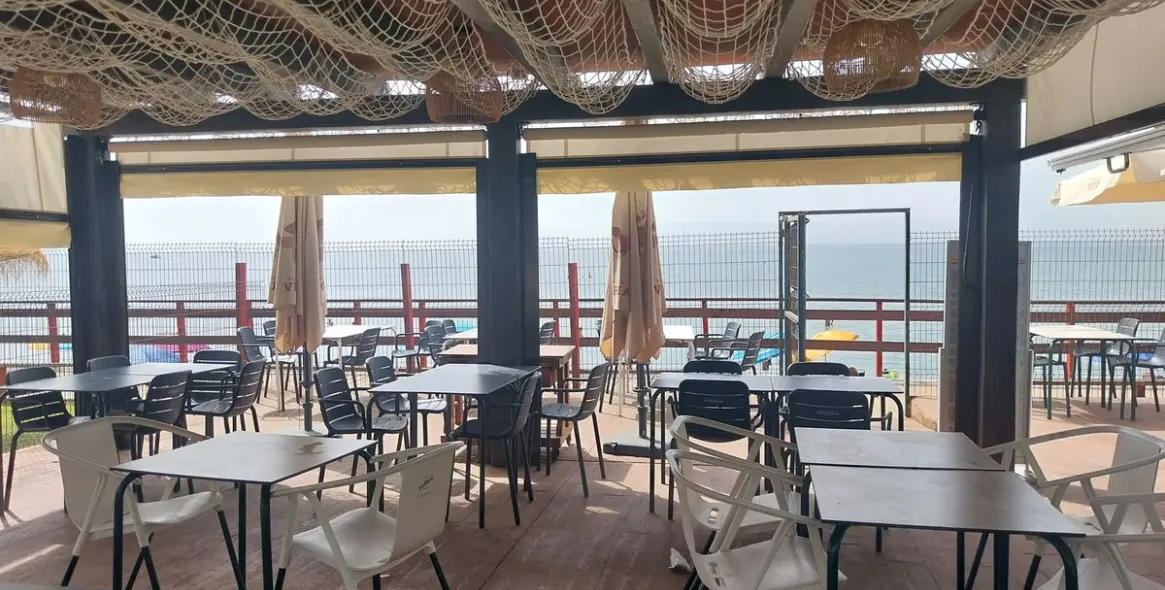 Sale of middle floor apartment in Calahonda 53