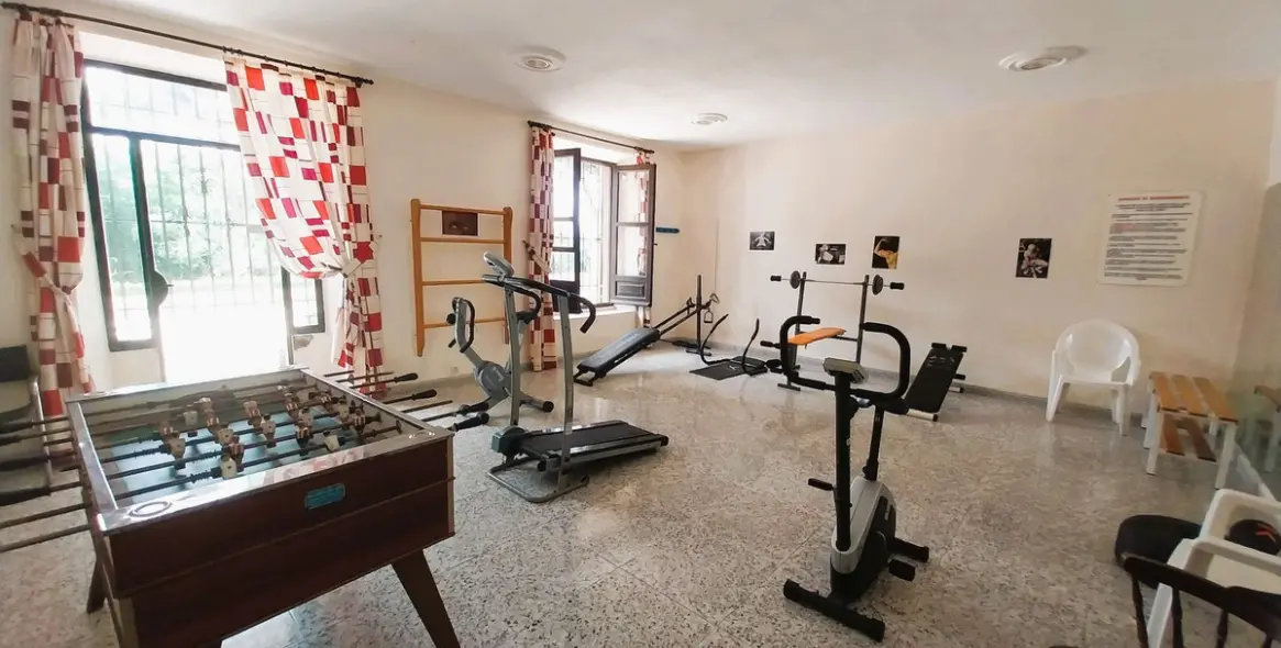 Sale of middle floor apartment in Calahonda 57