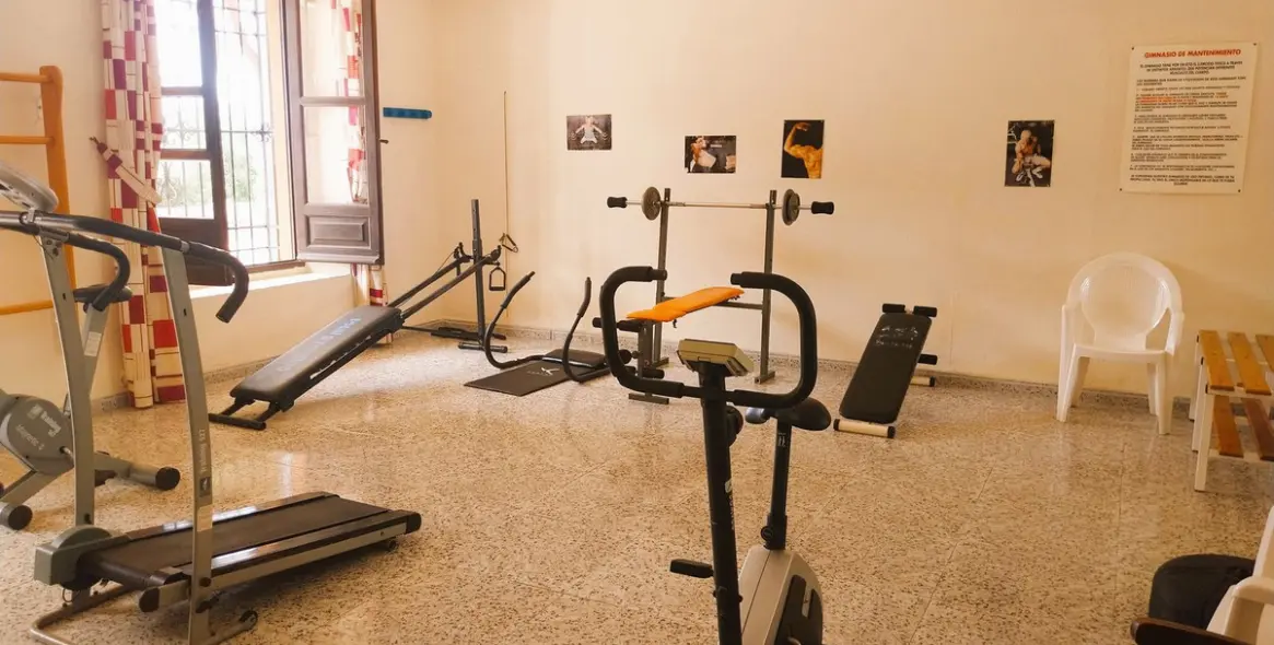 Sale of middle floor apartment in Calahonda 58