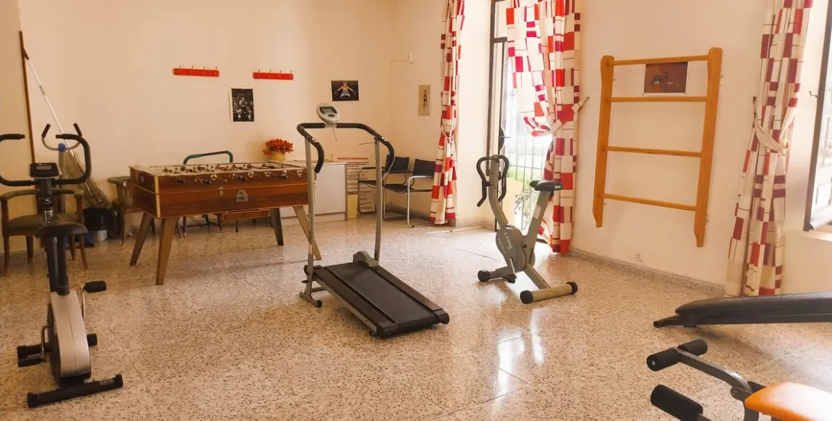 Sale of middle floor apartment in Calahonda 59