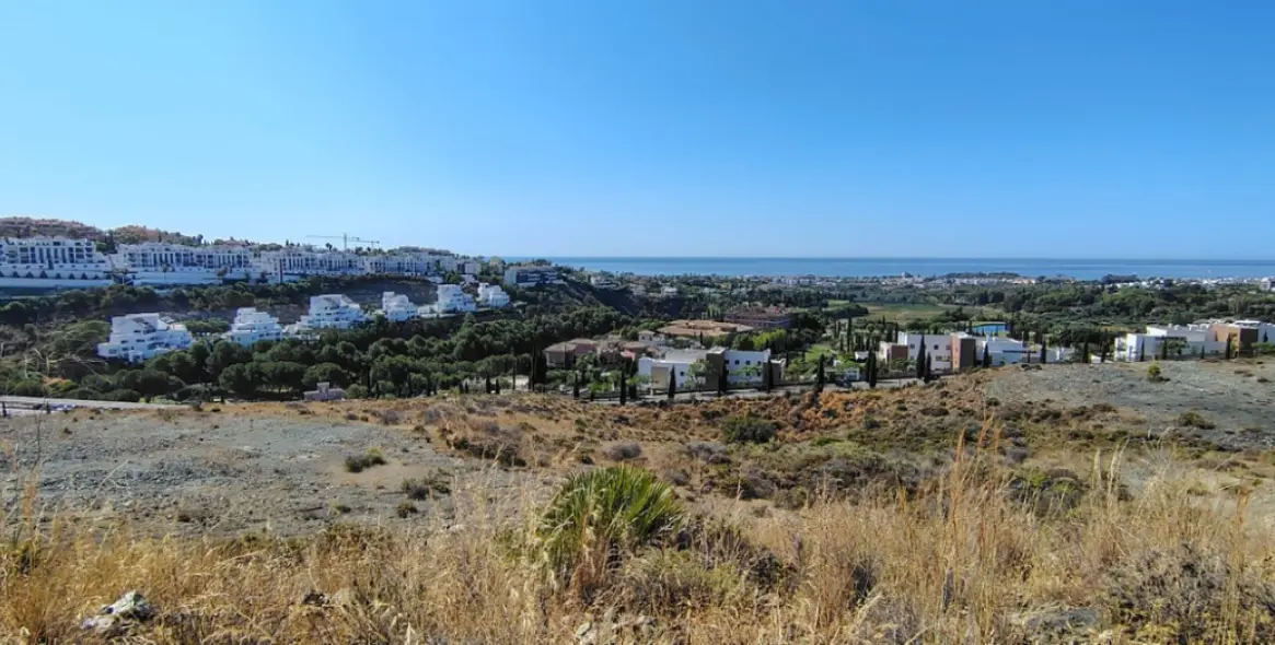 Venta de parcela residencial en Cancelada 1