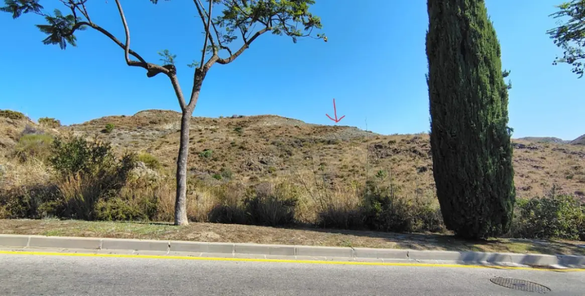 Venta de parcela residencial en Cancelada 4