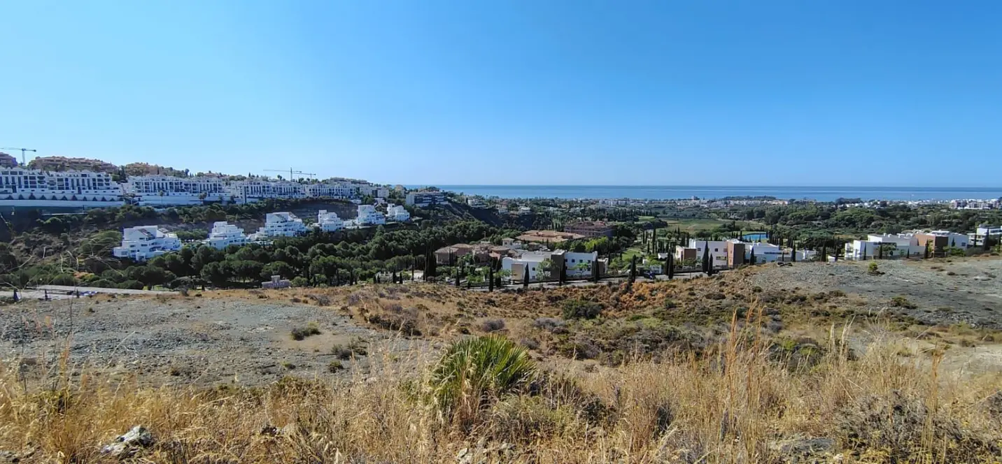 Sale of residential plot in Cancelada 0