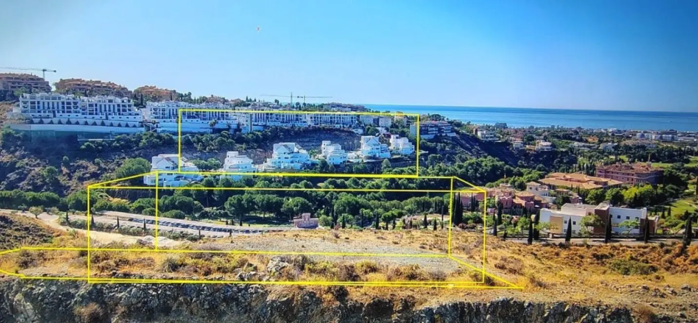 Sale of residential plot in Cancelada 1