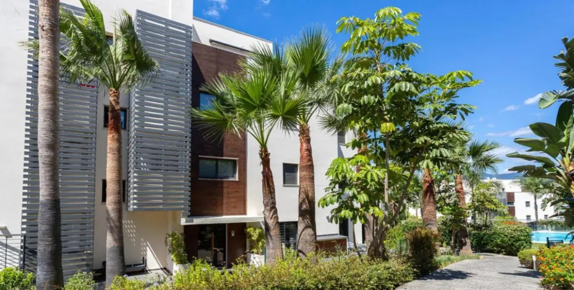 Sale of middle floor apartment in Los Flamingos 2