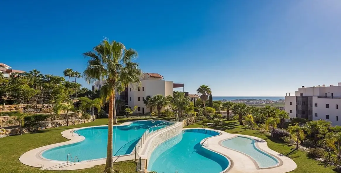 Sale of middle floor apartment in Los Flamingos 4