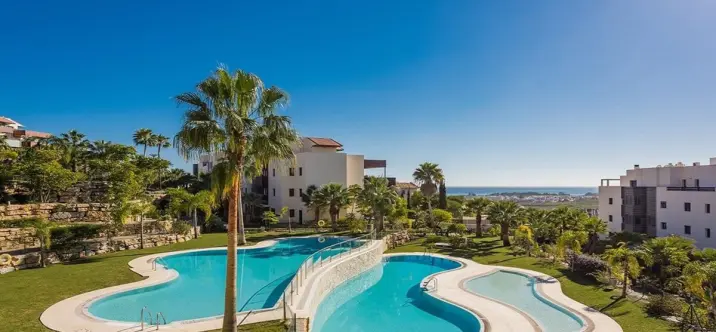 Sale of middle floor apartment in Los Flamingos 3