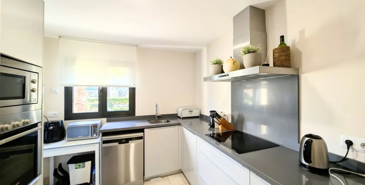 Sale of middle floor apartment in Los Flamingos 5