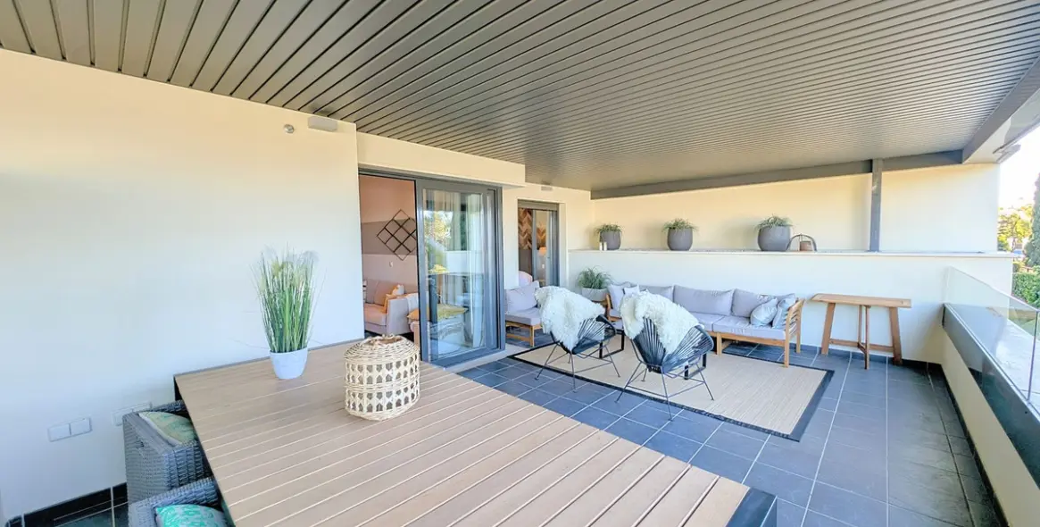 Sale of middle floor apartment in Los Flamingos 13