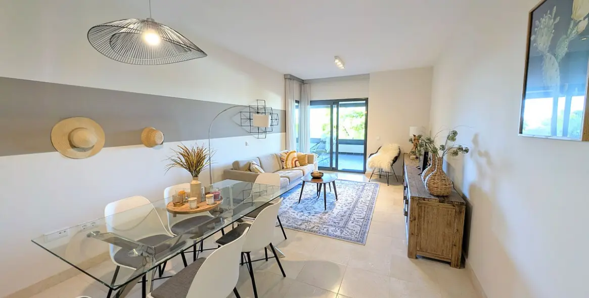 Sale of middle floor apartment in Los Flamingos 17