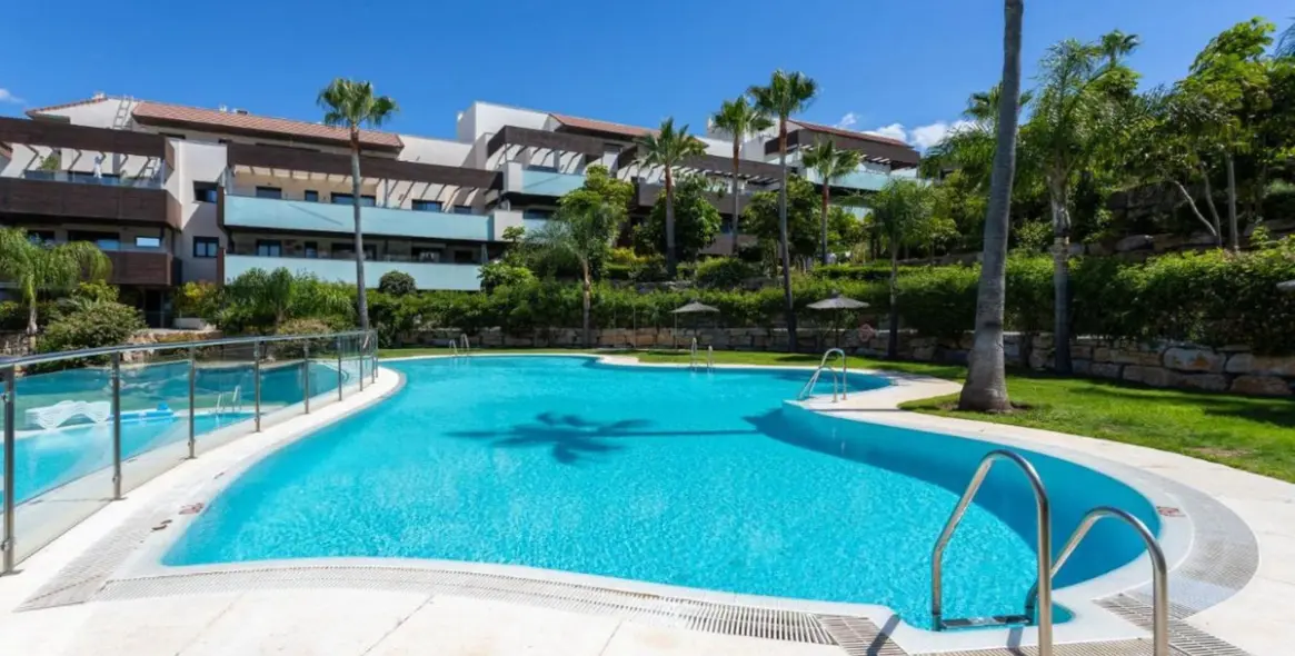Sale of middle floor apartment in Los Flamingos 21