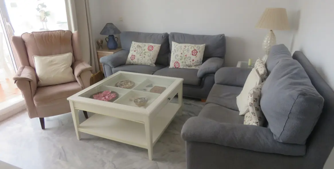 Sale of penthouse in Calahonda 2