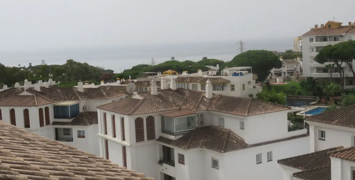 Sale of penthouse in Calahonda 3