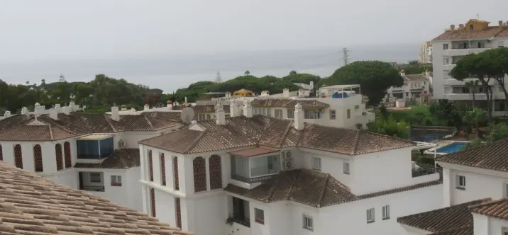 Sale of penthouse in Calahonda 2