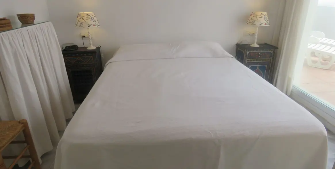 Sale of penthouse in Calahonda 4