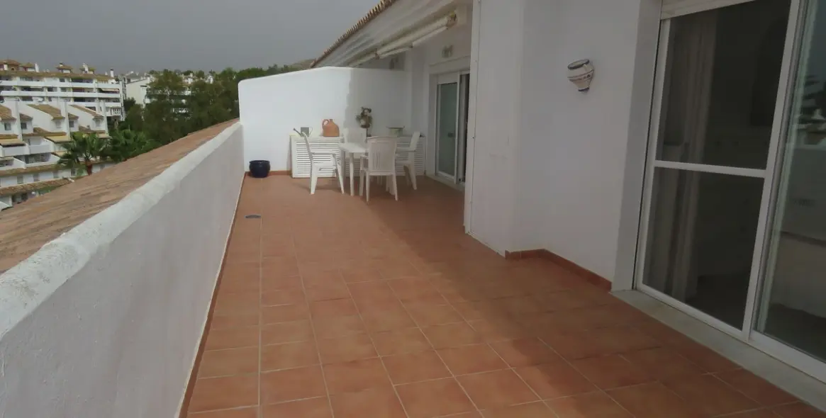 Sale of penthouse in Calahonda 6