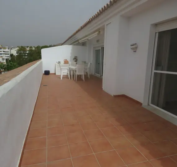 Sale of penthouse in Calahonda