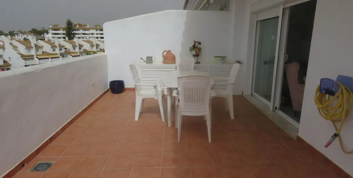 Sale of penthouse in Calahonda 7