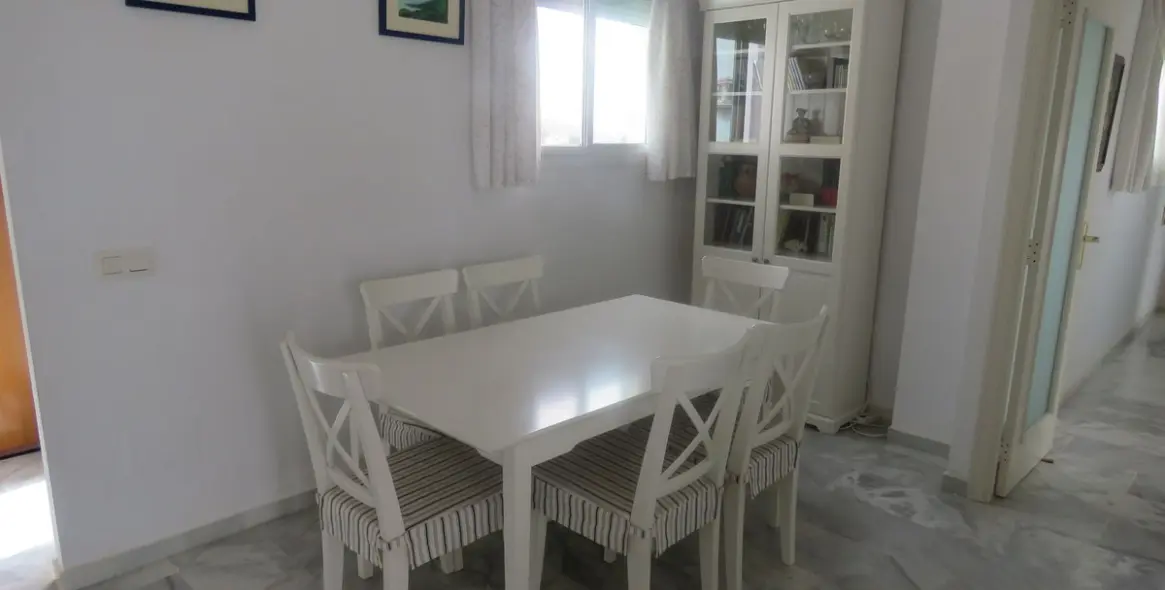 Sale of penthouse in Calahonda 12