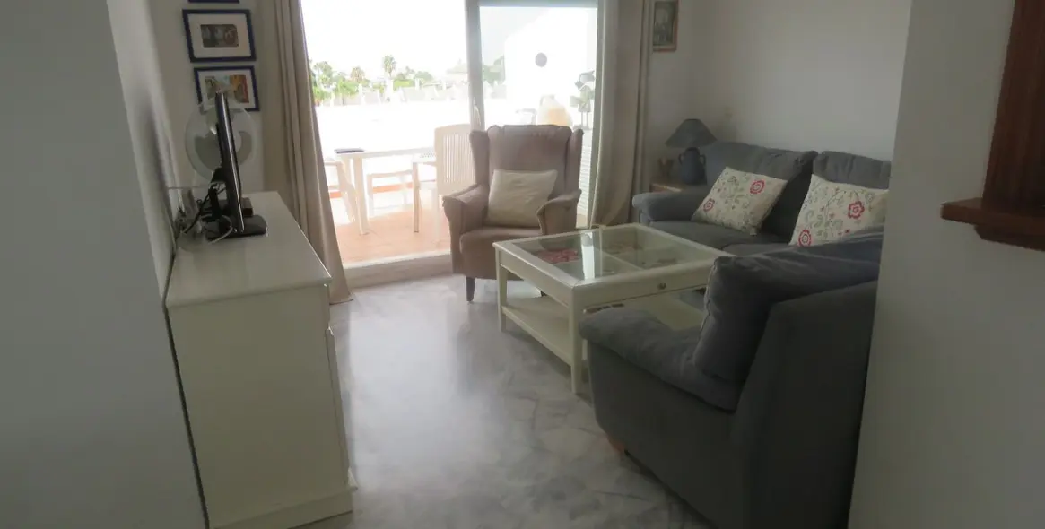 Sale of penthouse in Calahonda 13