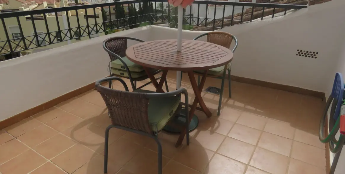 Sale of penthouse in Calahonda 17