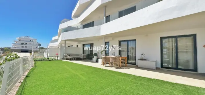 Sale of ground floor apartment in Estepona 0